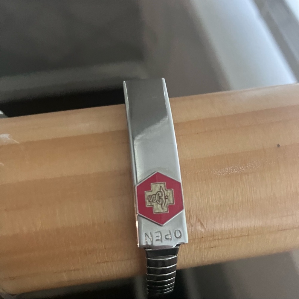 Medical Alert 🚨 Bracelet- Stainless Steel